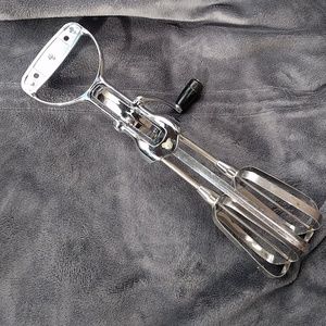 Vintage hand beater!
